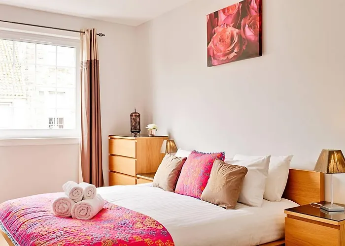 Joivy Bright Royal Mile Apartment