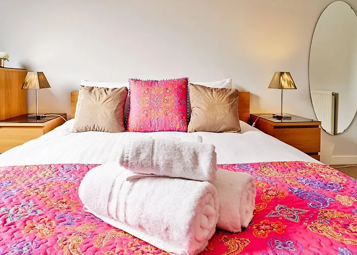 Joivy Bright Royal Mile Apartment
